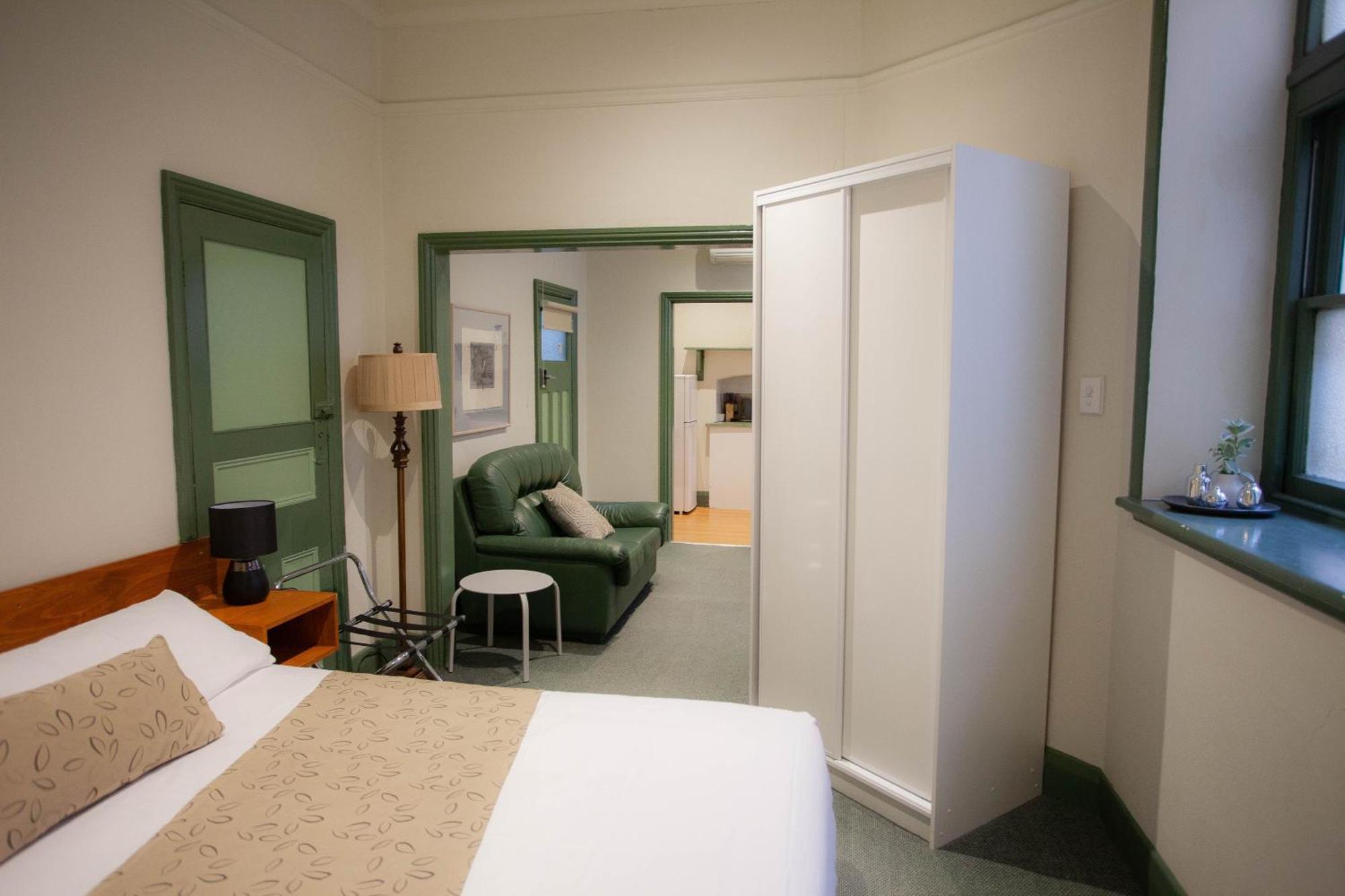 Large Studio With Spa Central *