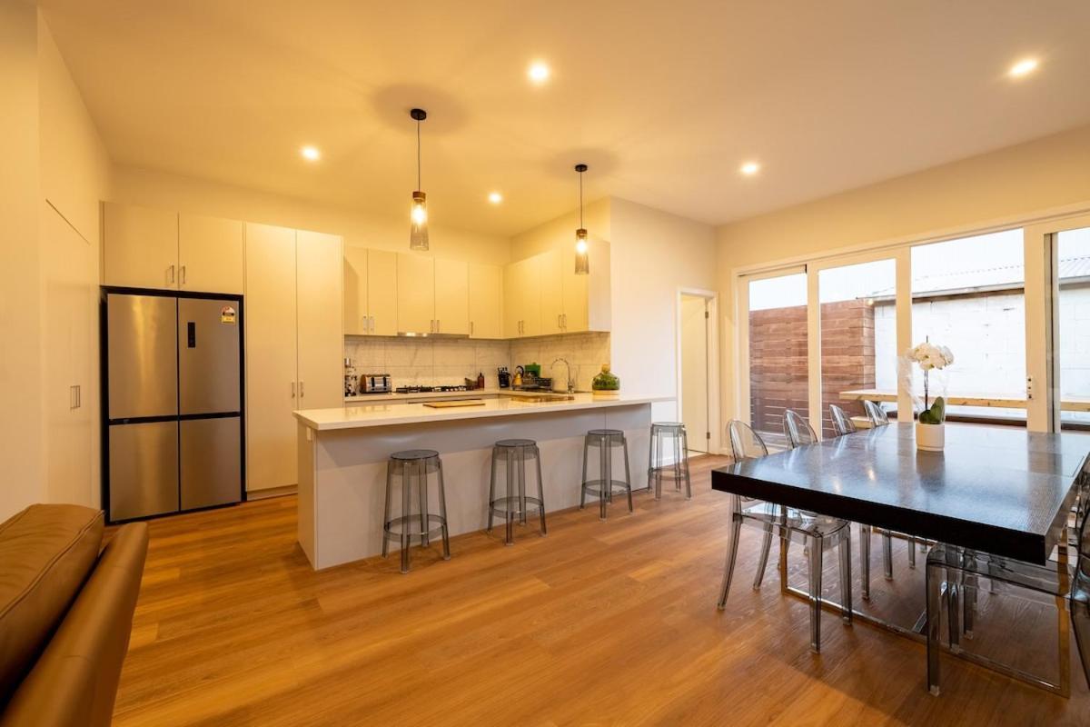Altam House, * Ballarat