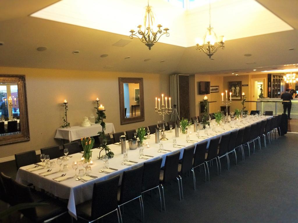 Hotel Oscars And Cafe Bar 4*