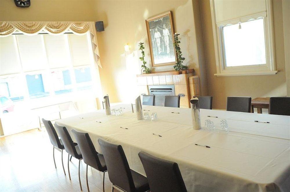 Hotel Oscars And Cafe Bar 4*