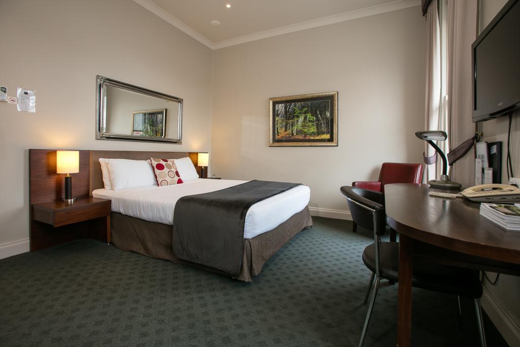 Hotel Oscars And Cafe Bar 4*