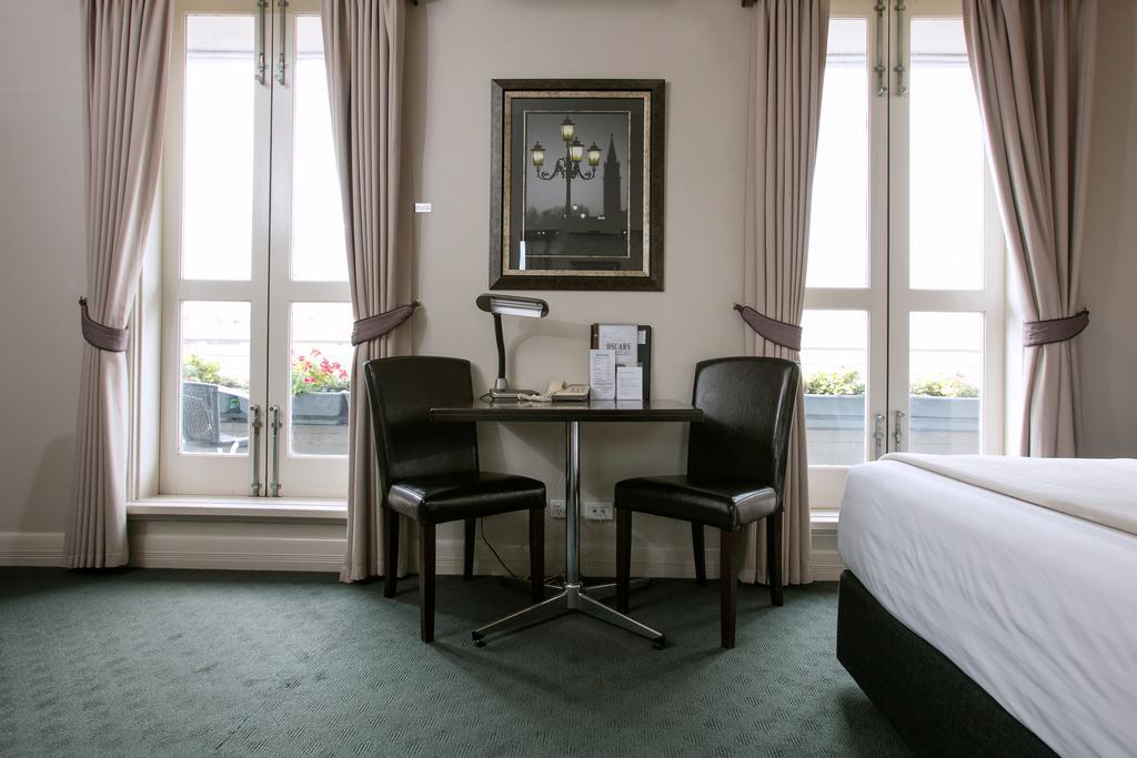 Hotel Oscars And Cafe Bar 4*
