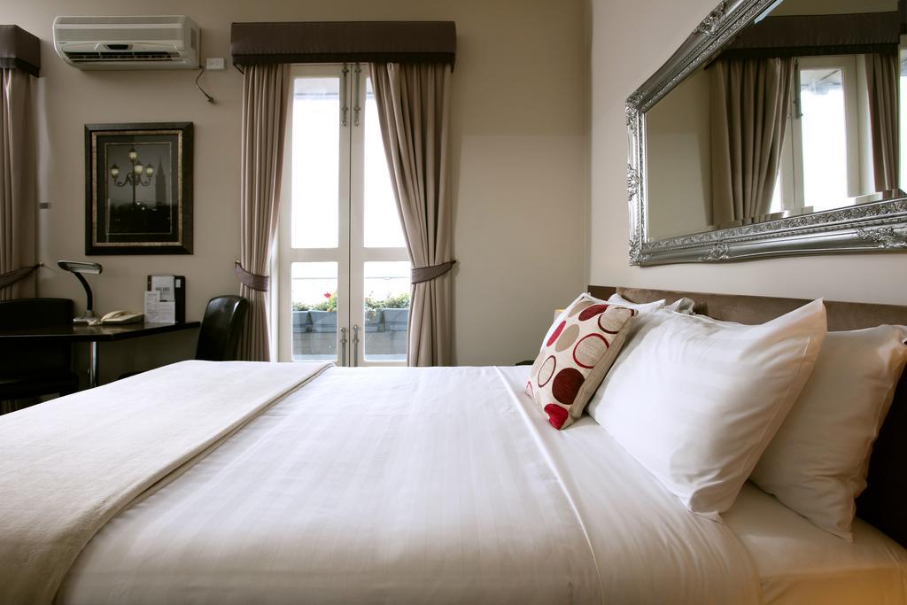 Hotel Oscars And Cafe Bar 4*