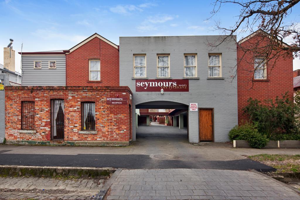 Seymours On Lydiard Hotel