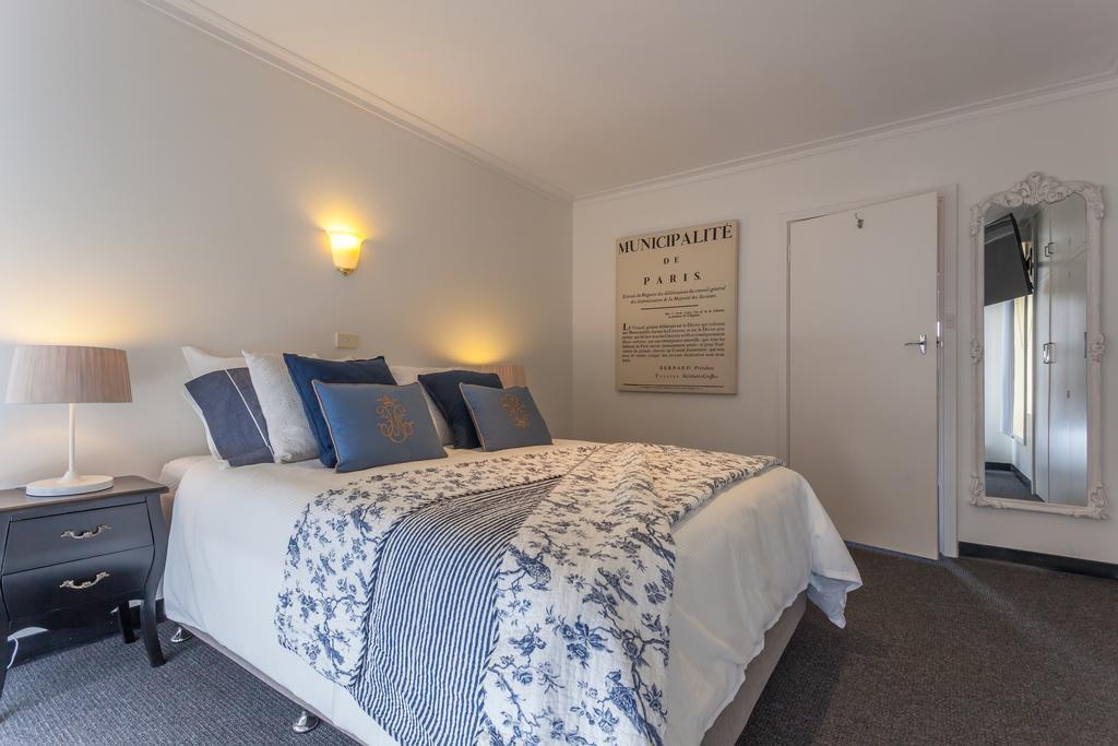 Apartment Twelve Errard