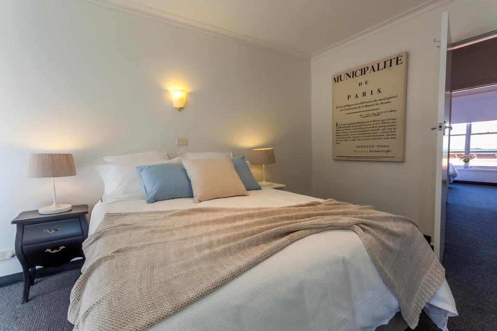 Apartment Twelve Errard *
