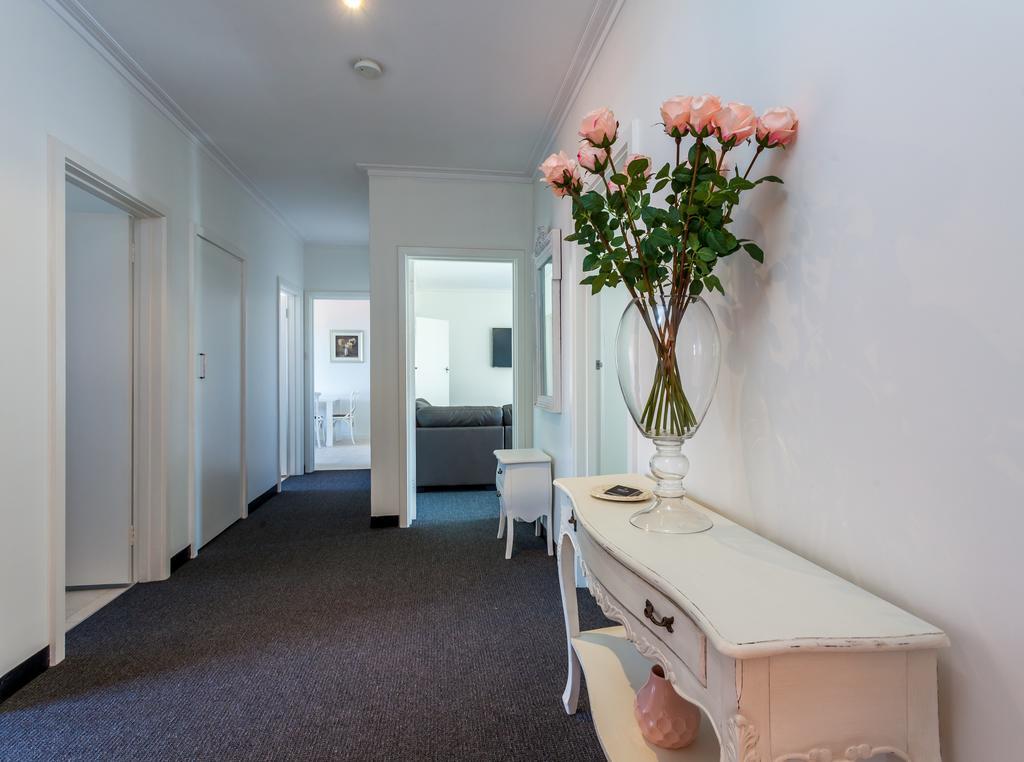 Apartment Twelve Errard *