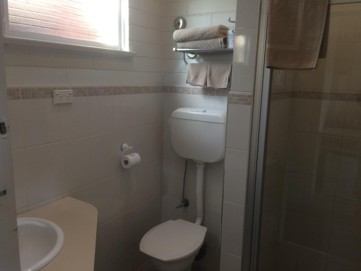 Ambassador Motor Motel 3*