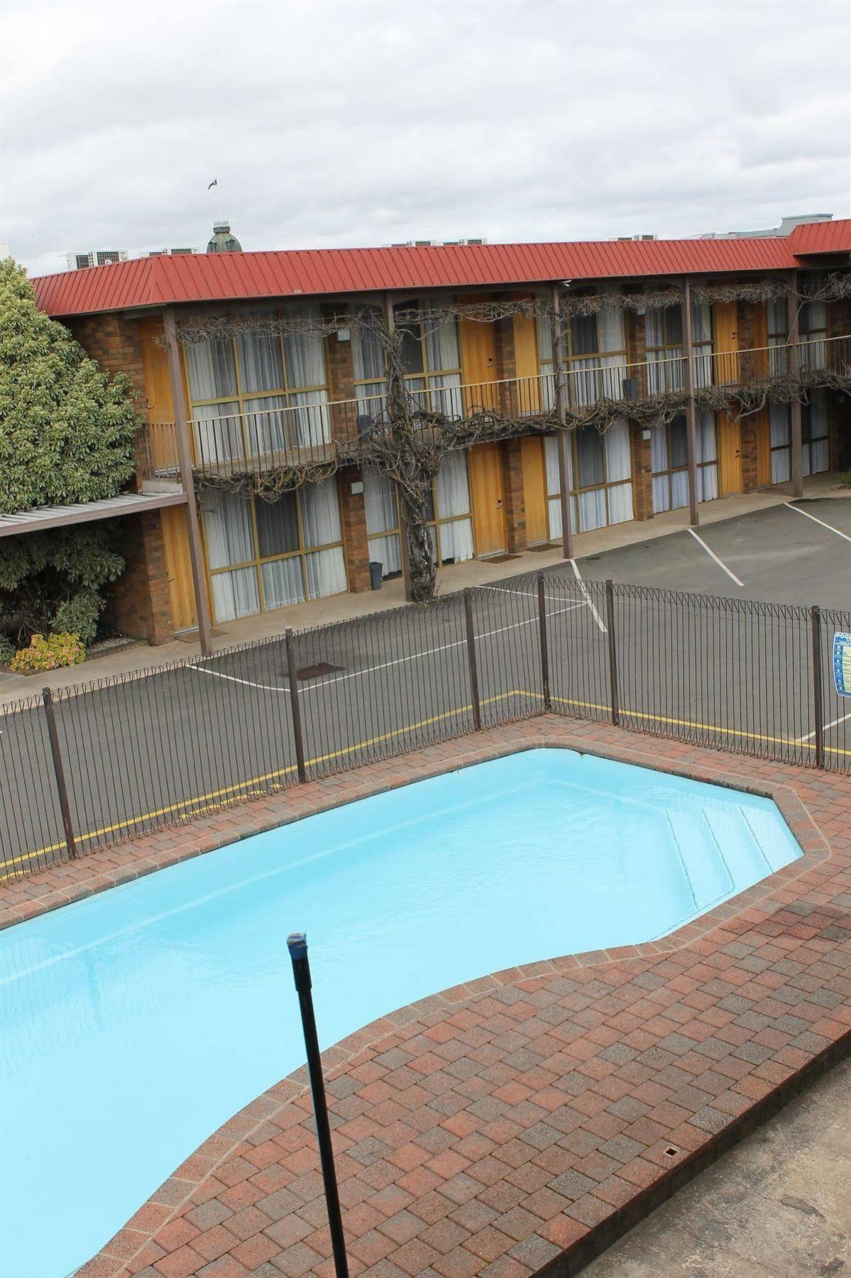 Hotel Mid