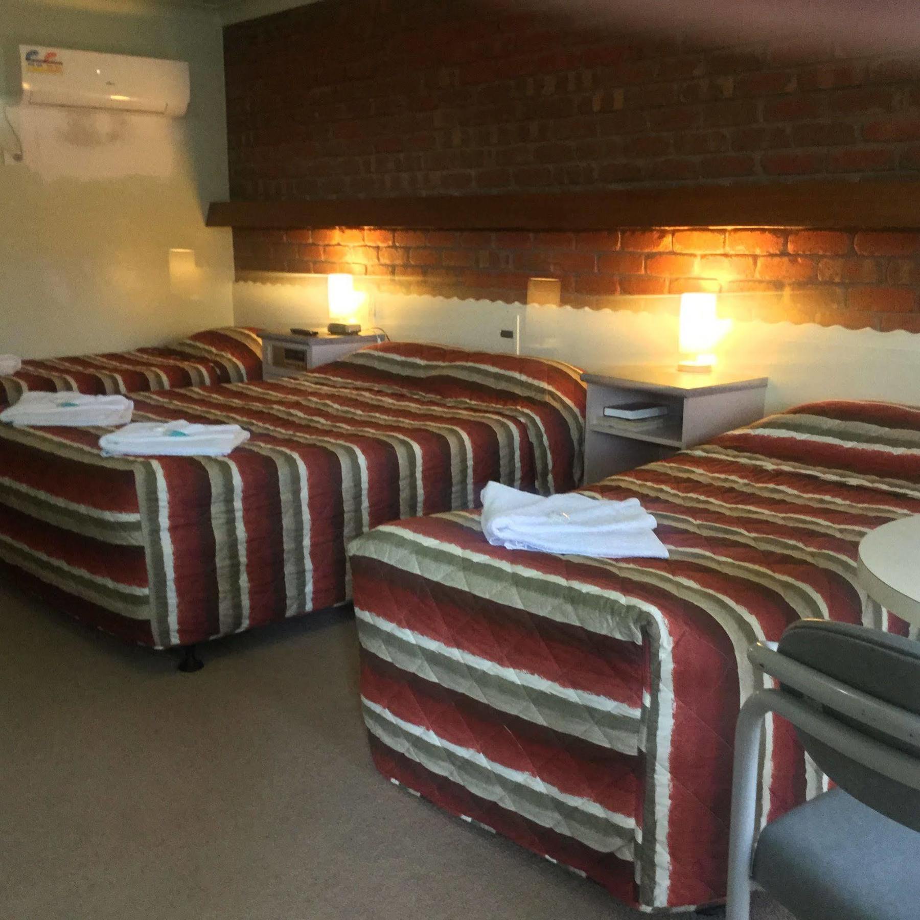 Woodmans Hill Motel