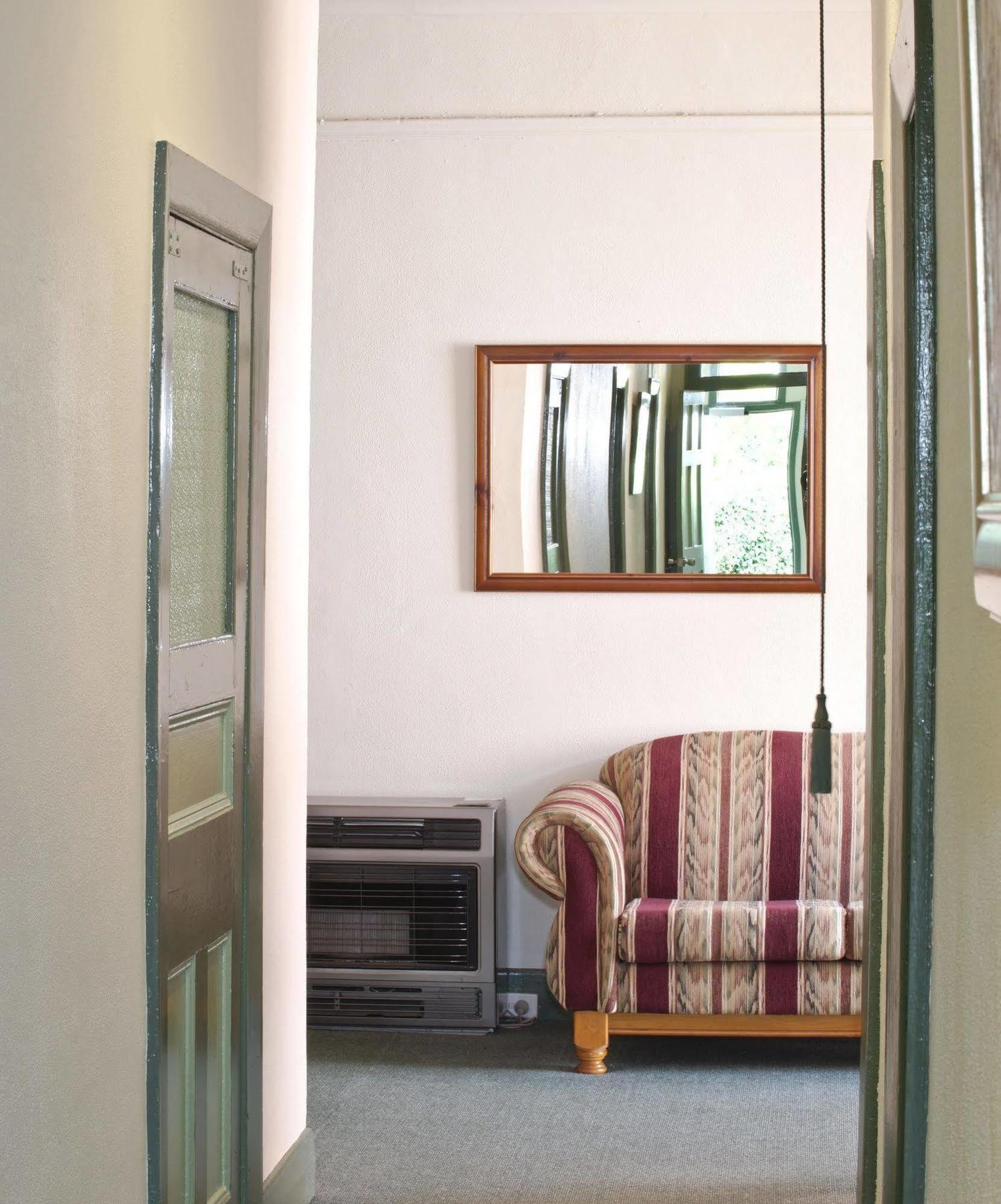 Station Apartment *
