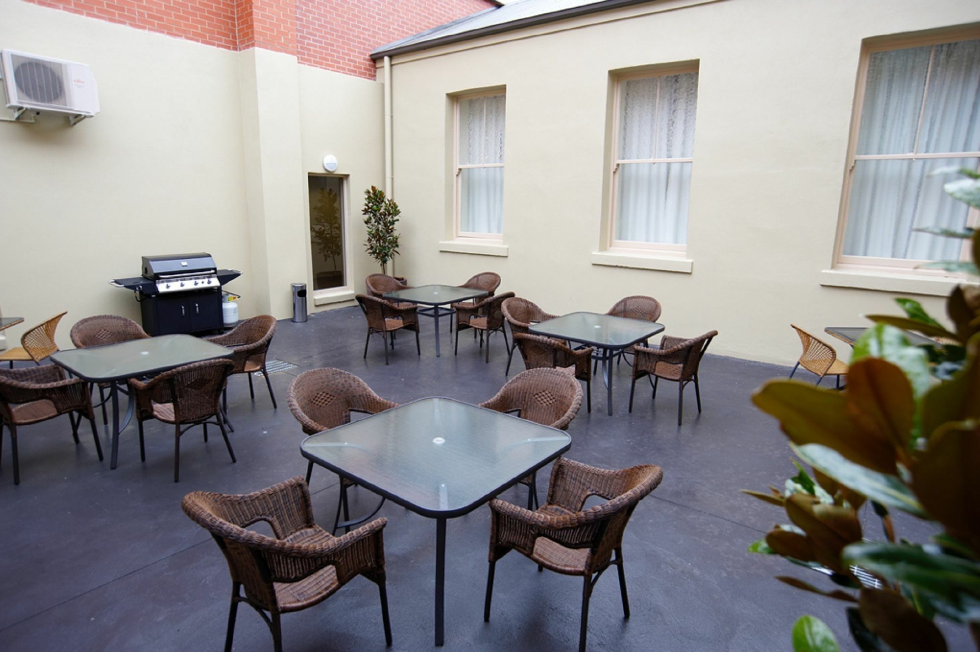 Aparthotel Quest 4*