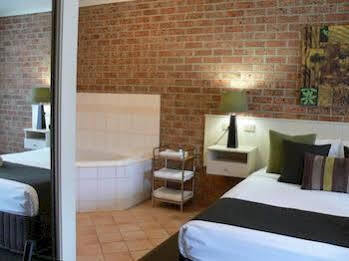 Begonia Motor Motel 3*