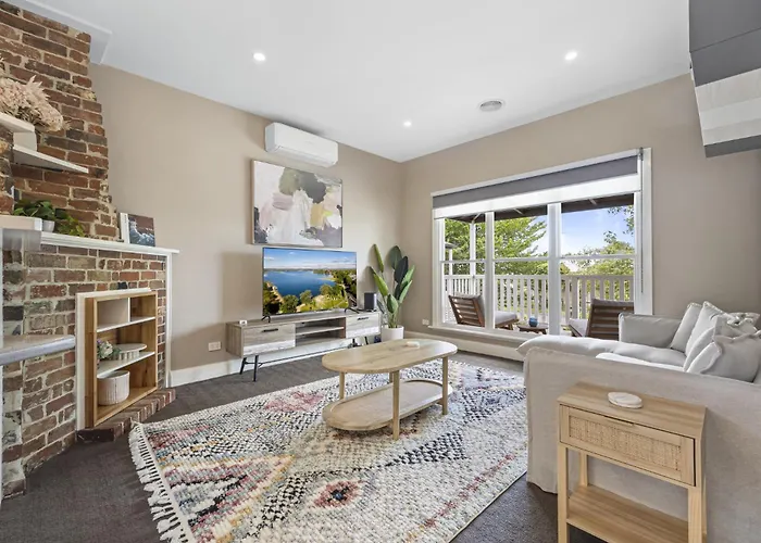 Lovely 3-Bed With Alfresco Dining In Prime Suburb