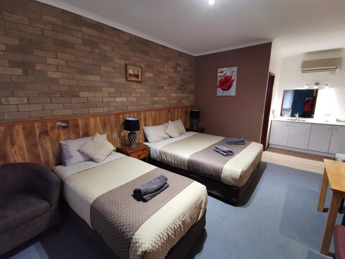 Peppinella 3* Ballarat