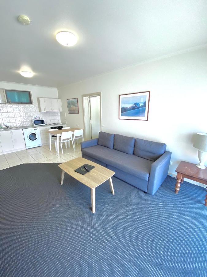 Colonial Motor Motel 3*