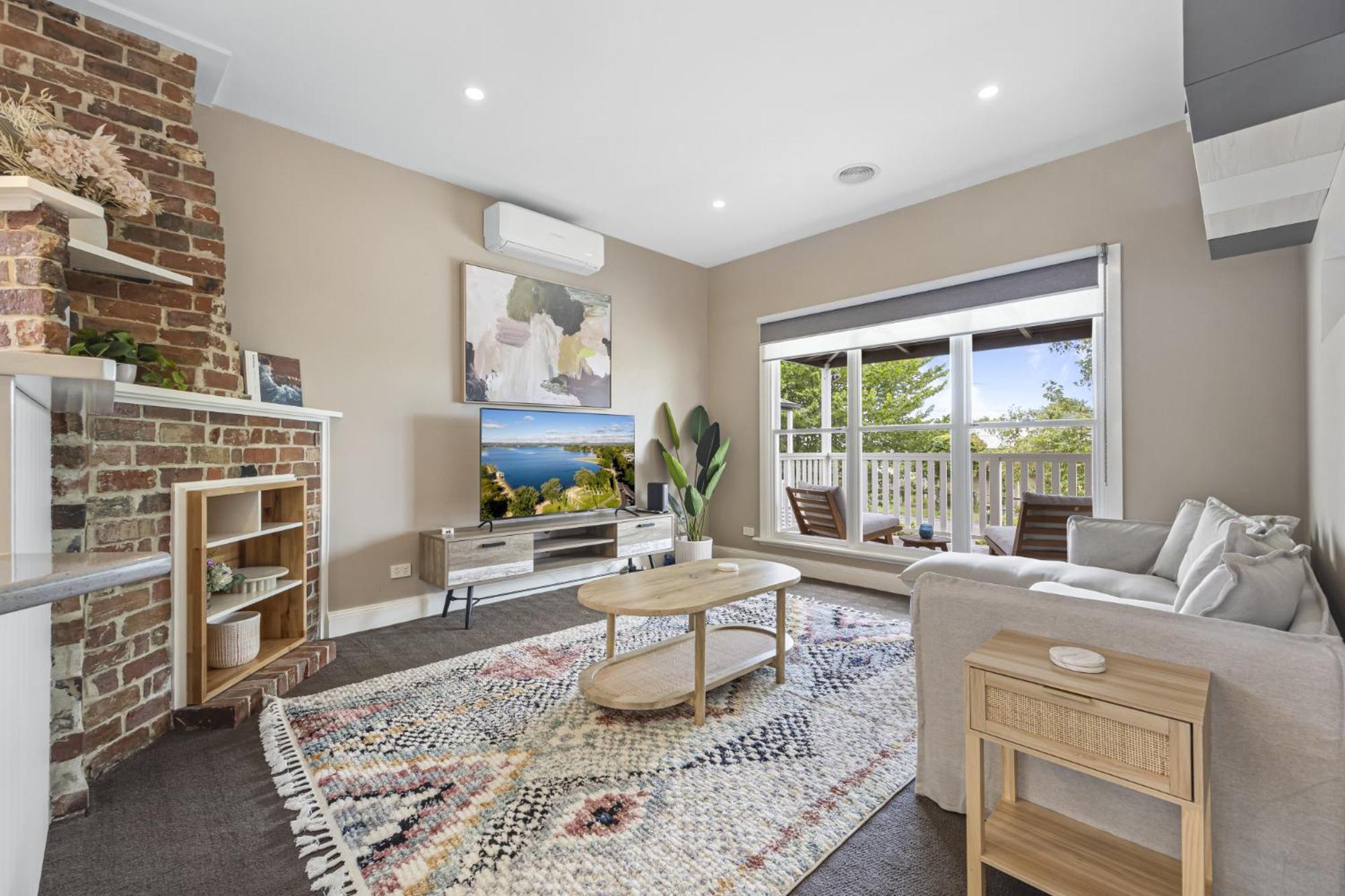Lovely 3-bed With Alfresco Dining In Prime Suburb Holiday home