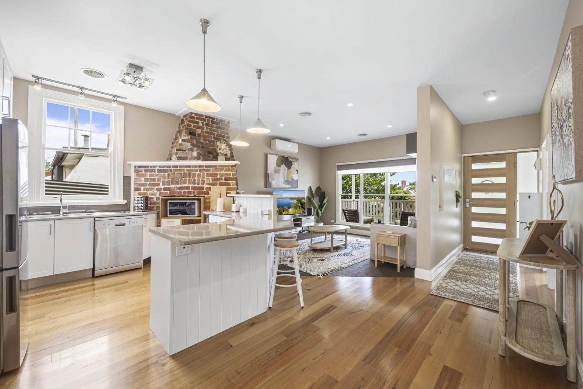 Lovely 3-bed With Alfresco Dining In Prime Suburb Holiday home Ballarat