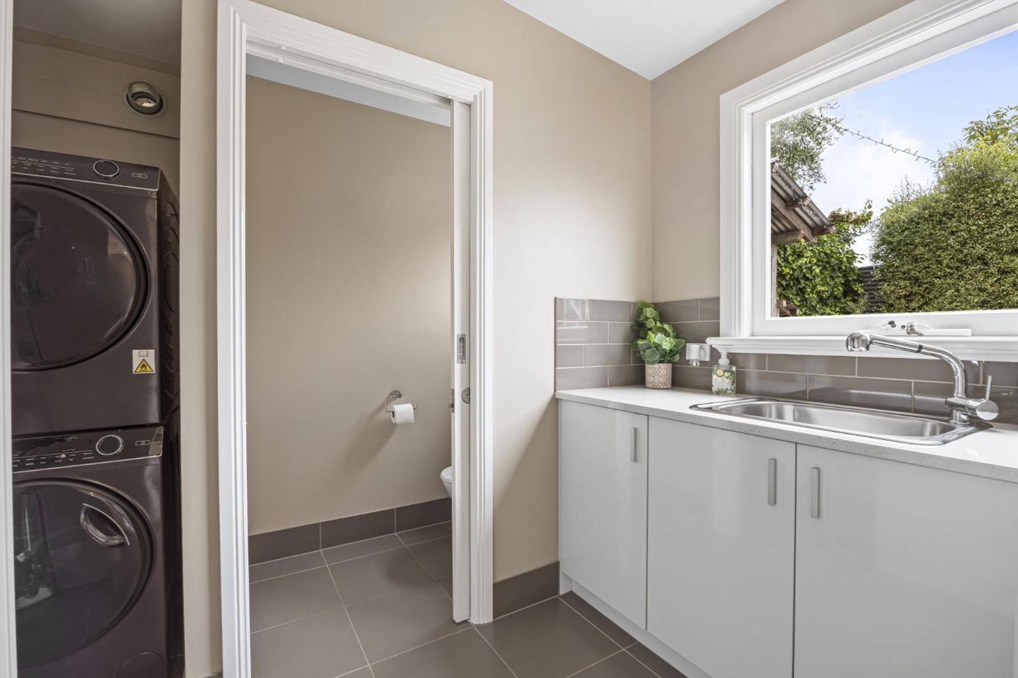 Lovely 3-bed With Alfresco Dining In Prime Suburb