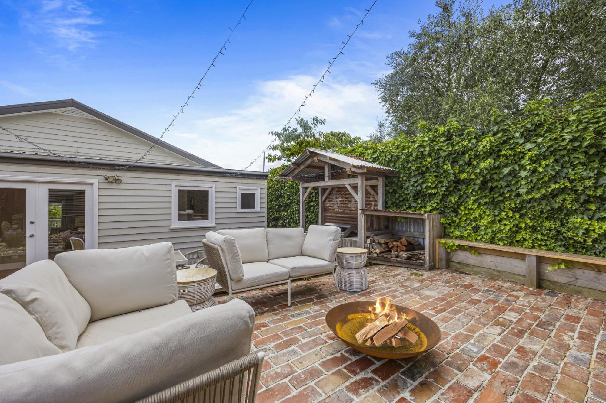 Lovely 3-bed With Alfresco Dining In Prime Suburb Holiday home *