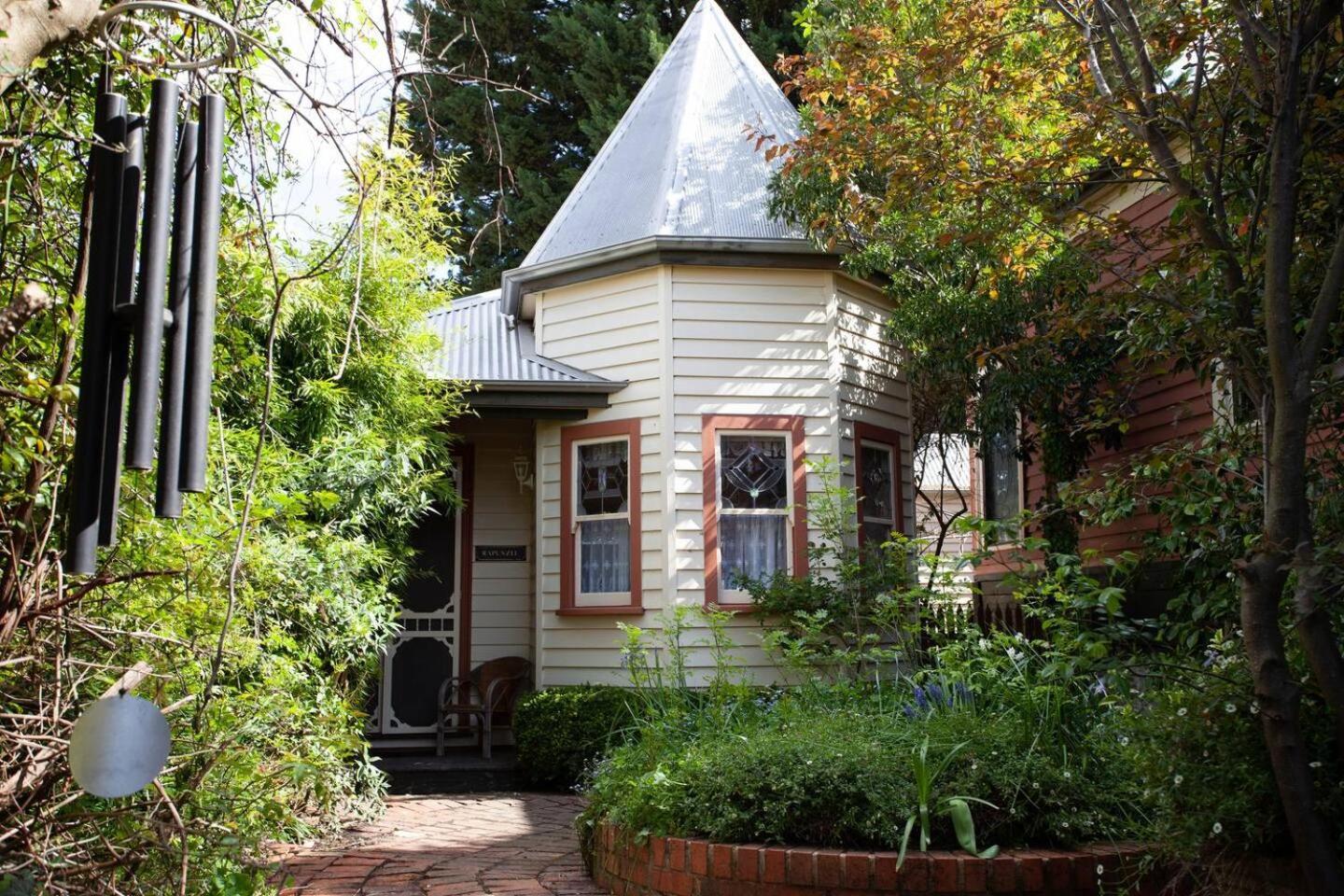 Rapunzels 1br Fairytale * Ballarat