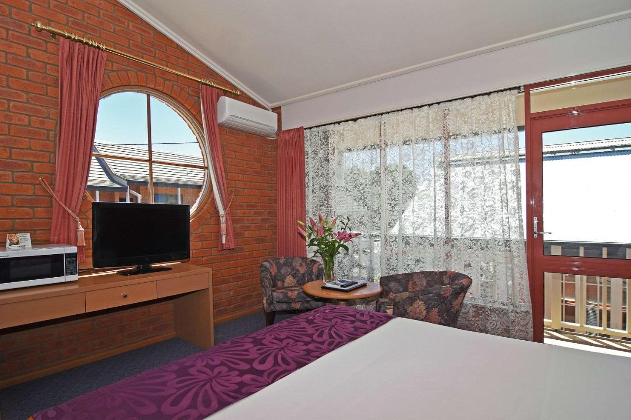 Main Lead Motel