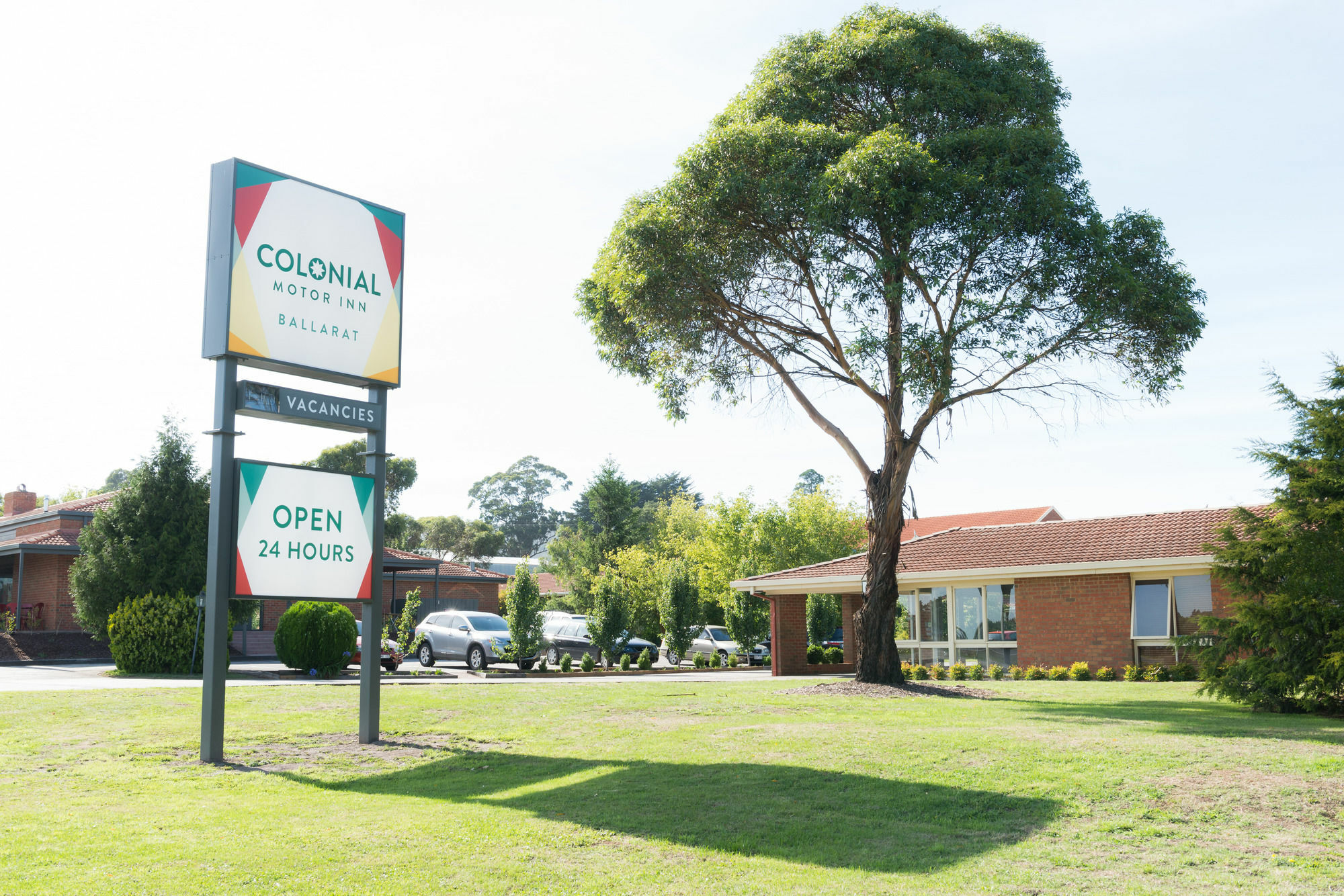 Colonial Motor Motel 3*